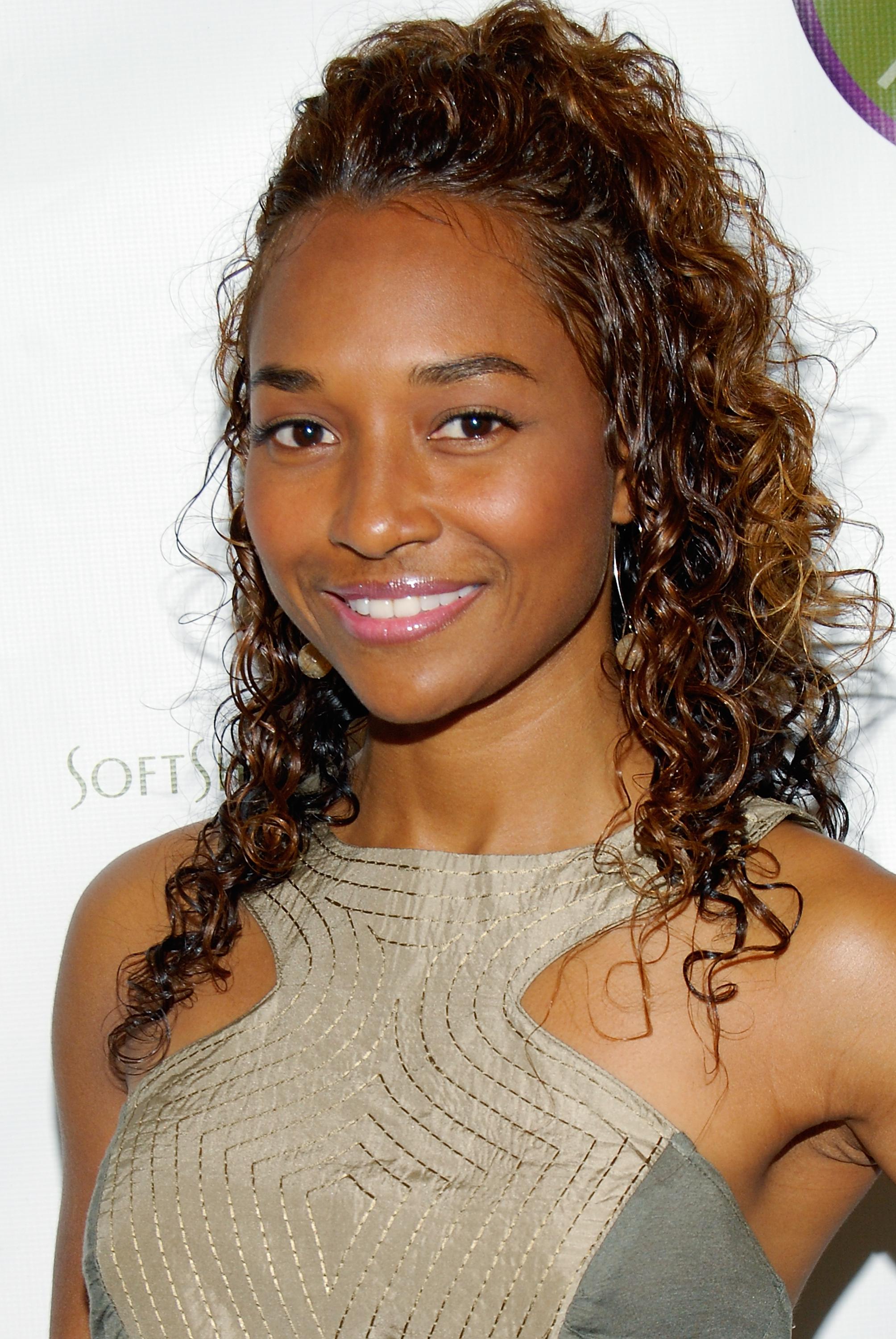 SoftSheen-Carson Roots Of Nature Presents 'Picture Of Strength' To Benefit A Place Called Home